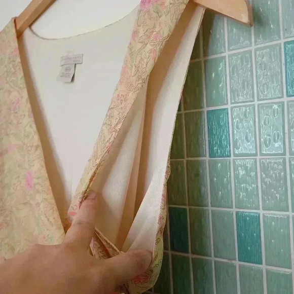 Jonathan Martin Woman Floral Flowy Sleeveless Dress Yellow and Pink - Picture 11 of 13